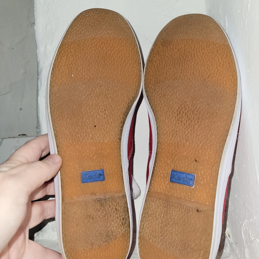 Red Keds - Picture 3 of 5